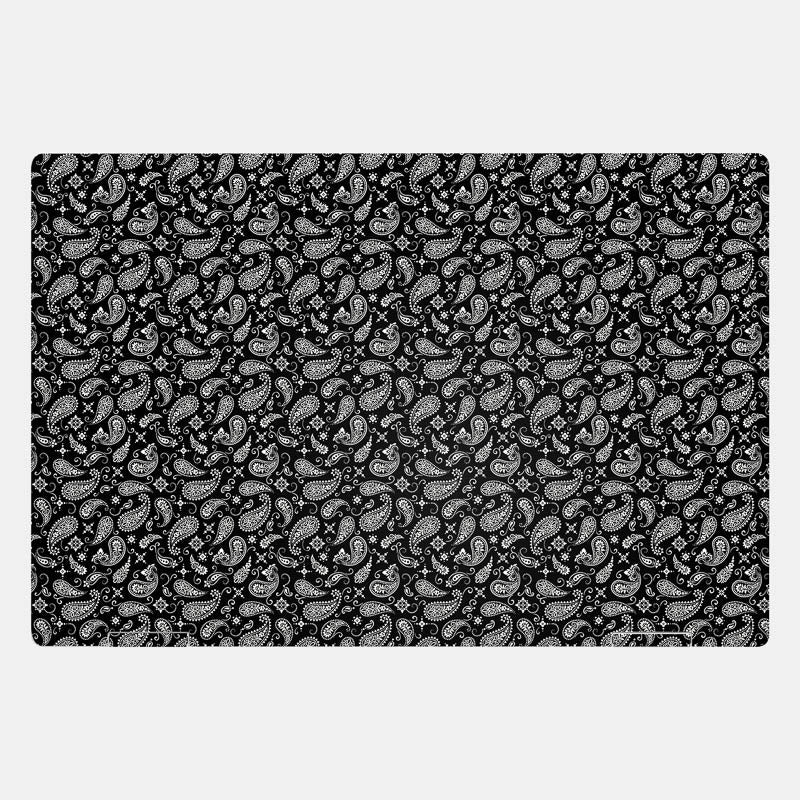 Black Paisley Essential