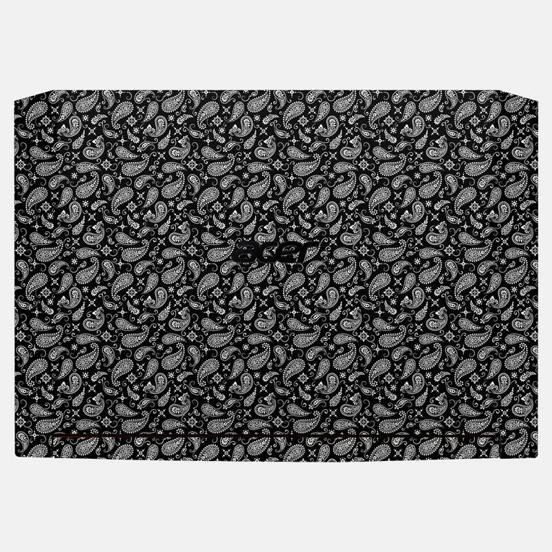 Black Paisley Essential