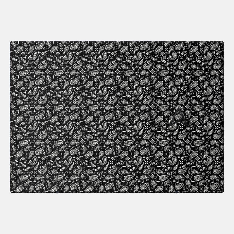 Black Paisley Essential