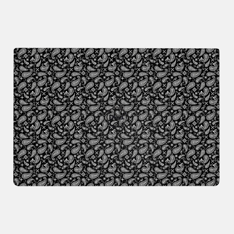 Black Paisley Essential