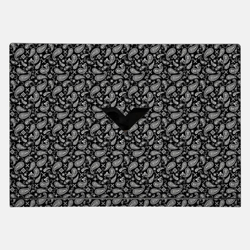 Black Paisley Essential